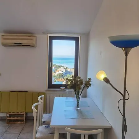 Cosy With An Amazing Marina & Sea View