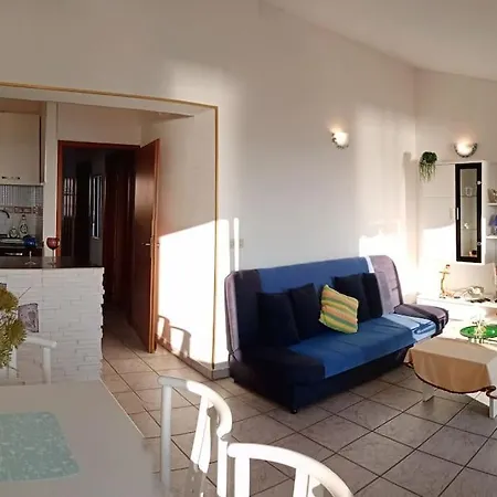 Cosy With An Amazing Marina & Sea View Apartment